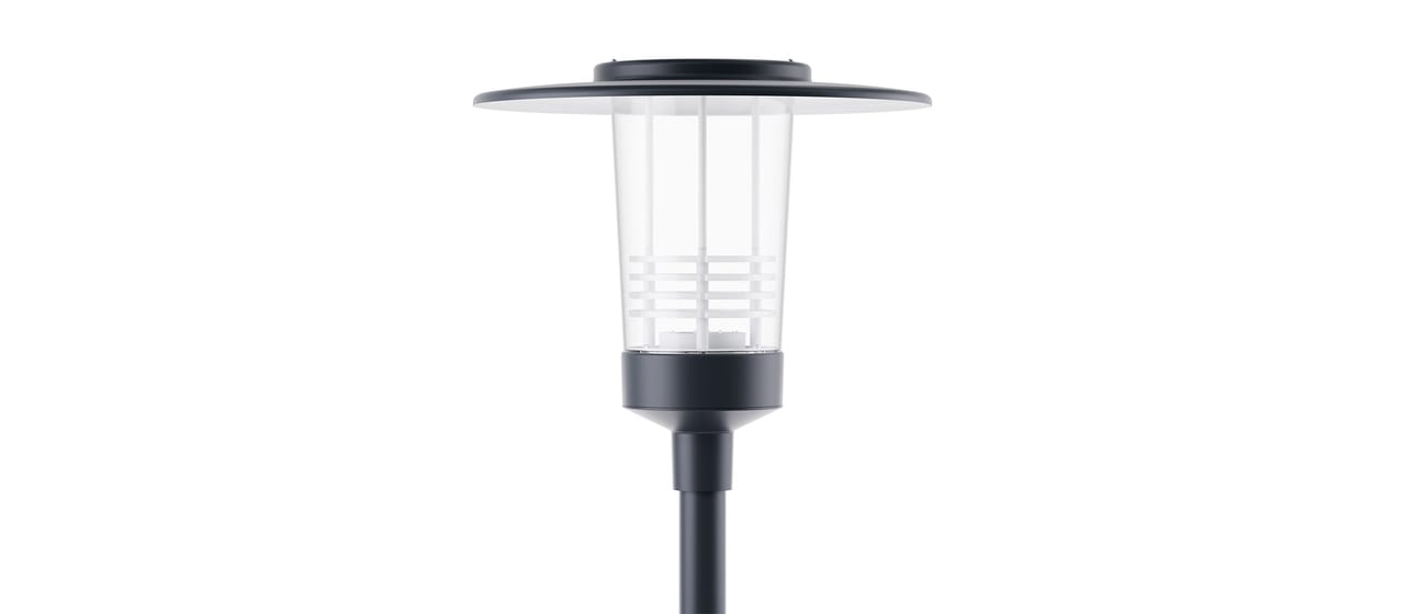 Verda with hat and decor ring