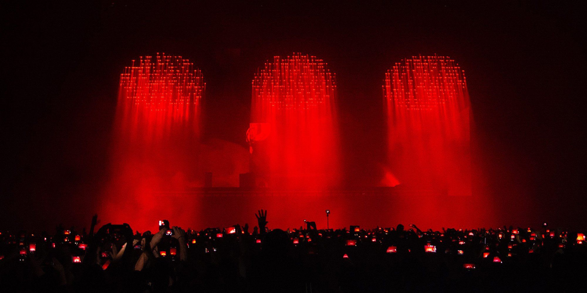 Lighting the Swedish House Mafia