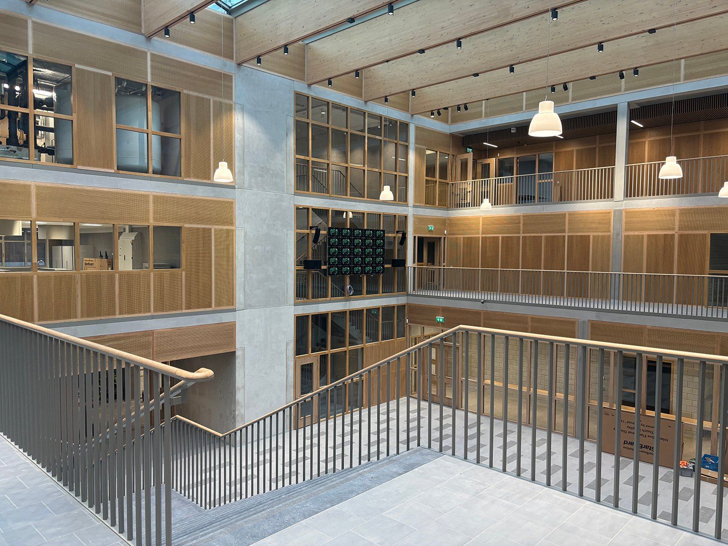 Schoonhovens College & Sporthal De Meent – Verlichting die rust, ritme en ruimte brengt