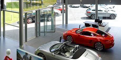 fagerhult_retail_lightguide_car_showroom_entrance.jpg