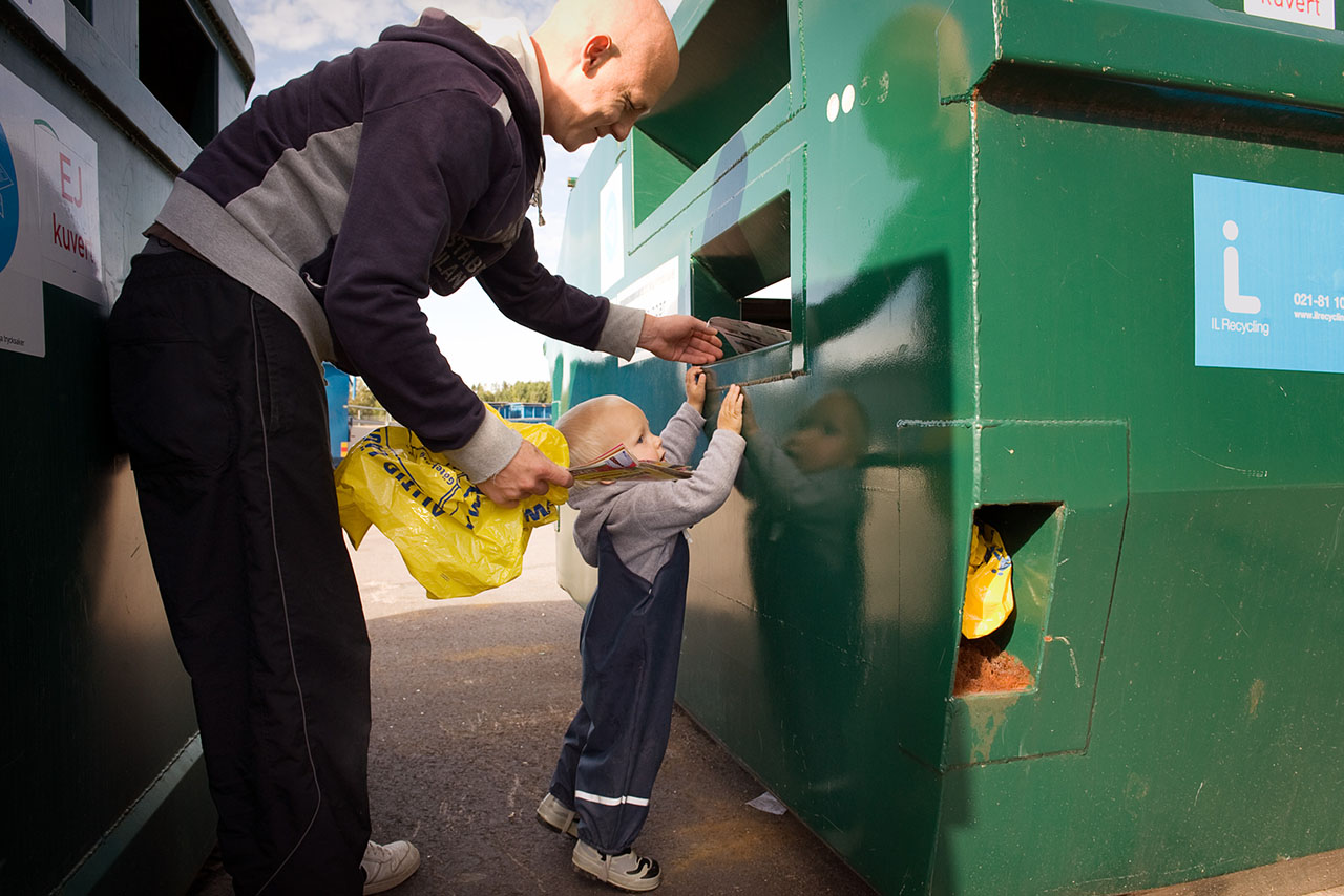 child-father-recycling.jpg