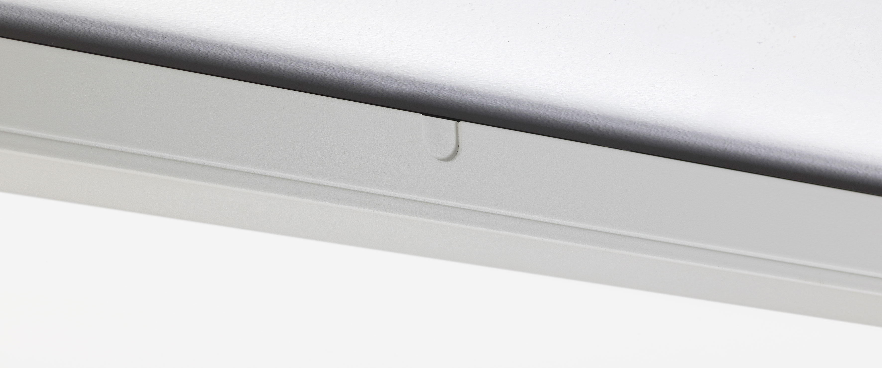 Surface mounted connection cable entry is possible at the side of the luminaire.